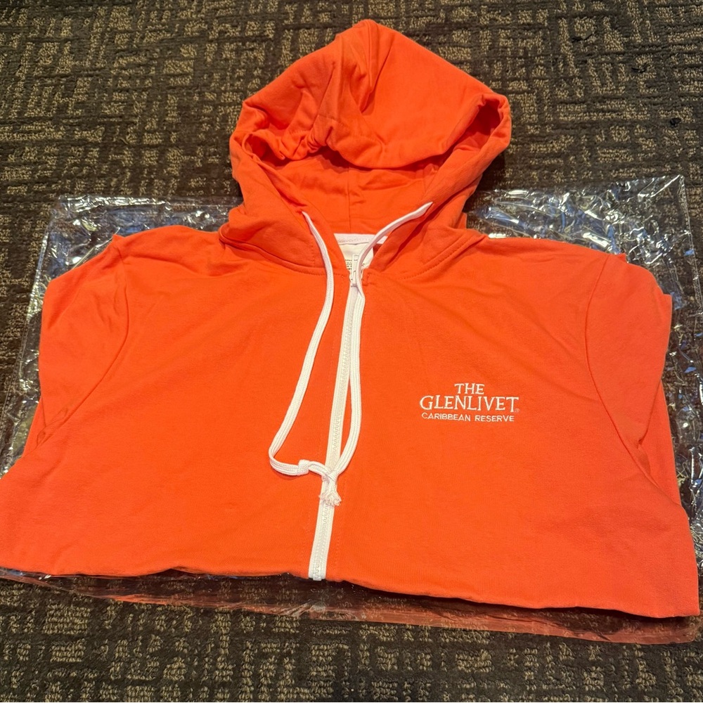 Glenlivet Caribbean Reserve Scotch Whiskey Size Medium NEW Zip Up Promo Sweater